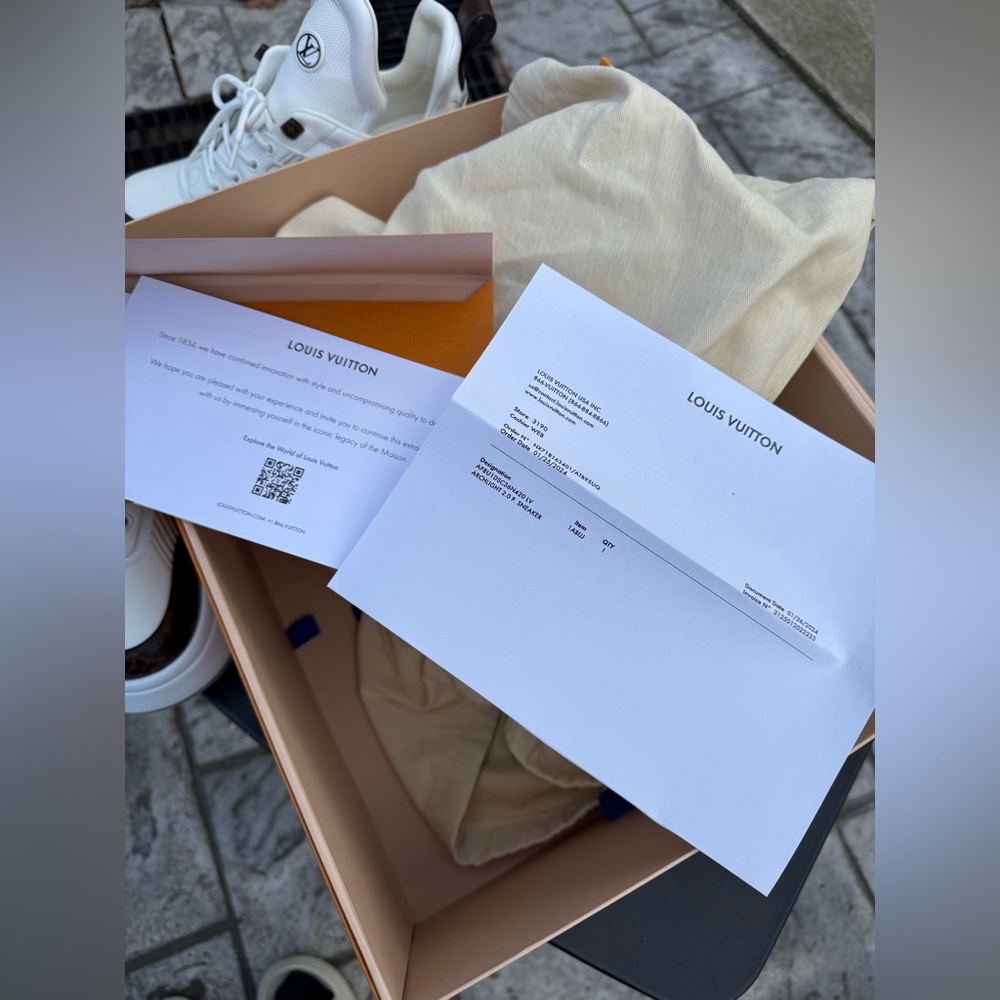 Louis Vuitton White Sneakers with Brown Monogram Toe Panels - Picture 11 of 12